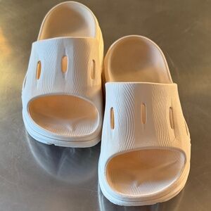 HOKA one one  Ora Recovery Slide 3 Quantity: 1 Size mens  7 womens 9